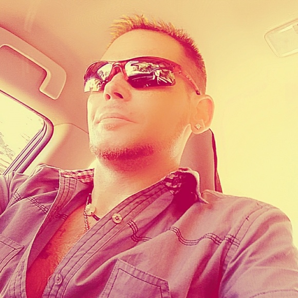 Meet your Posher, Aaron - Picture 4 of 8